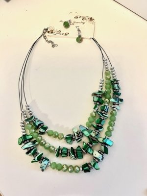 Halsband halvädelsten grön